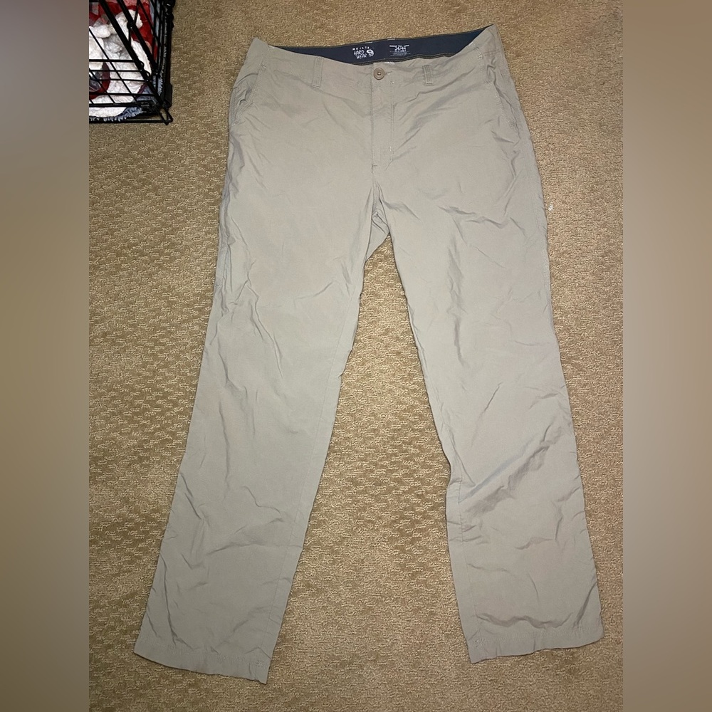 Mountain Hardware Men’s hiking pants 5-pockets nylon khaki/tan color.